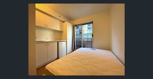 Studio apartment with excellent surrounding & furnished. Self-contained. Have your own privacy. - Photo 1