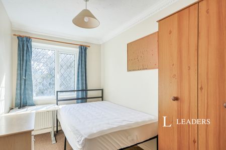 1 bedroom room to rent Baverstock Road, Wallisdown, BH12 - Photo 5