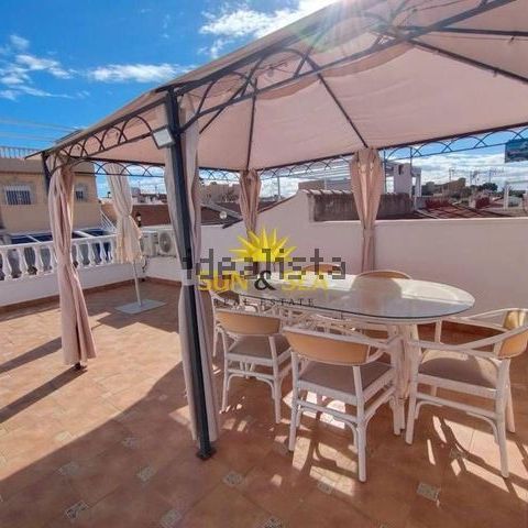 Alquiler de casa o chalet en Urbanizaciones - Photo 1