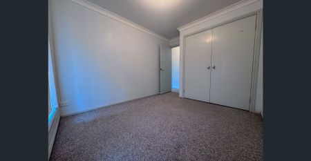 THREE BEDROOM HOME PERFECTLY POSITIONED - Photo 3