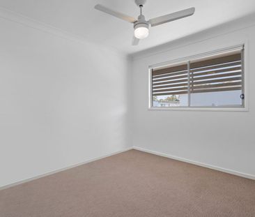 Modern townhouse with double garage plus driveway - can fit 4 cars! - Photo 5
