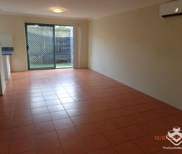 CENTRALLY LOCATED 3 BED TOWNHOUSE UP FOR RENT IN CARRARA, PET CONSI... - Photo 1