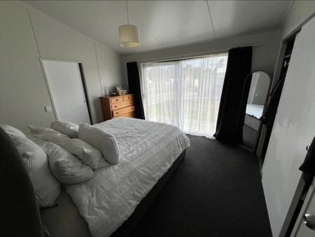 Three-bedroom Aramoho home - Photo 5