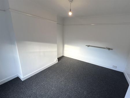 Flat 2 16 Hughenden Avenue, - Photo 5