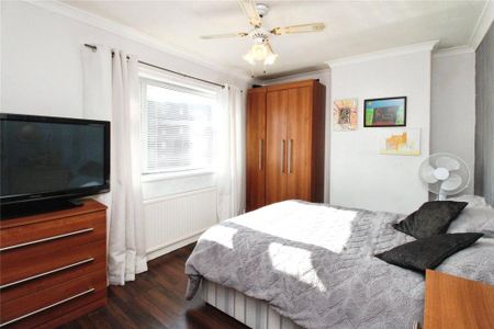 2 bedroom semi-detached house to rent - Photo 4