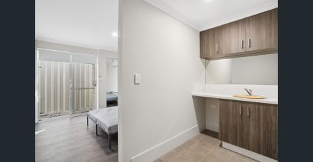 Private Ensuite Room in Modern Co-Living Home - Ideal for FIFO & Working Professionals ($350pw - Not Whole House) - Photo 3