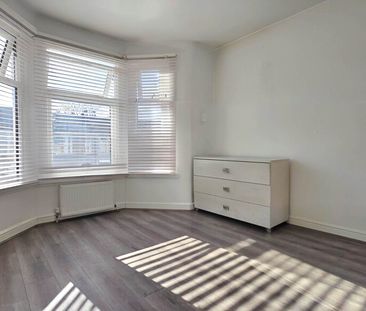 Guide Price £2,700 pcm - Available Now - Part Furnished - Photo 1