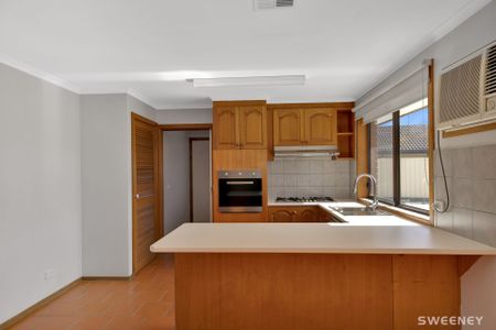 Spacious three bedroom two bathroom home in quiet court location - Photo 3