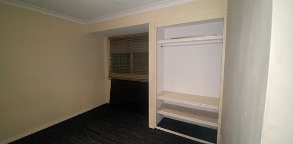 Thornlie - Photo 2