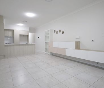 Modern, Energy-Efficient Family Home with Low-Maintenance Lifestyle... - Photo 1