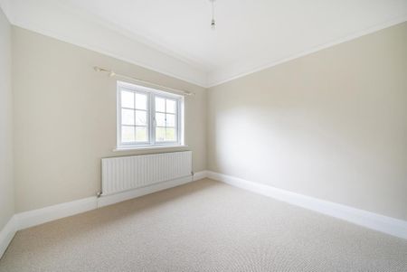 3 bedroom detached house to rent - Photo 3