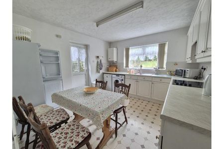 2 bedroom bungalow to rent - Photo 3