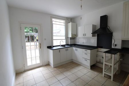 3 bedroom terraced house to rent - Photo 2