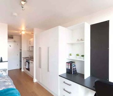 Studio Silver - Photo 6