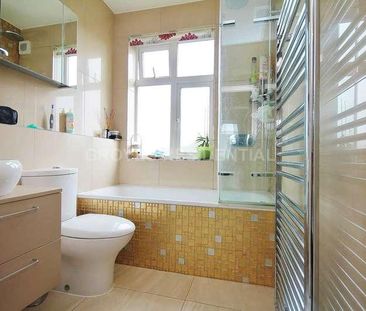 Melrose Gardens, KT3 - Photo 4