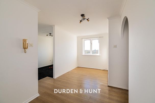 Steeple Close, Rochford - Photo 1