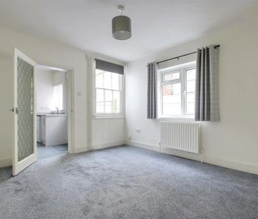 Rucklers Lane, Kings Langley - Photo 1