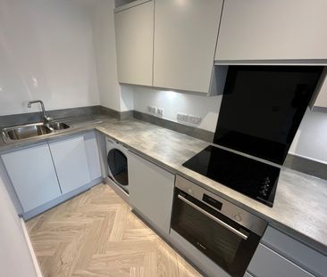 Studio Flat, Willow Court, M6 - Photo 5