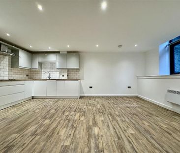 3 bedroom flat to rent - Photo 6
