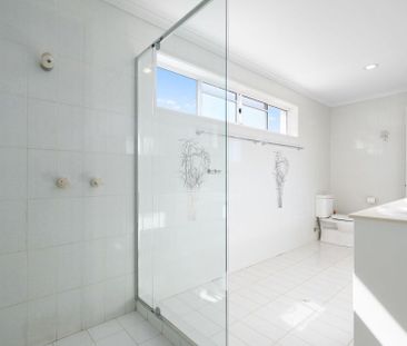 Comfortable Family Living in a Prime Hollywell Location - Photo 2