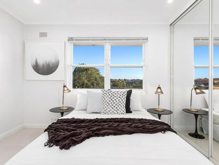 Renovated one bed unit in whisper quiet locale - Photo 4