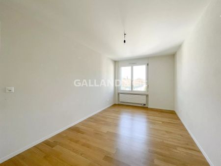 Appartement de 4½ pièces au 4ème avec balcon ! - Photo 3