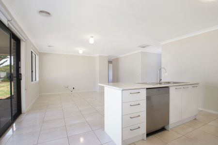 Where Comfort Meets Effortless Style - Photo 3