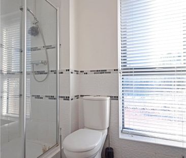 Well presented 2 bedroom duplex apartment to rent situated just to ... - Photo 5