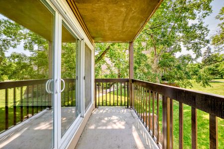 CONVENIENTLY LOCATED 2 BED, 1.5 BATH 2nd-FLOOR CONDO IN THE COMMUNITY OF HAYSBORO - Photo 2