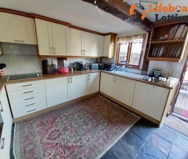 4 bedroom end of terrace house to rent - Photo 1