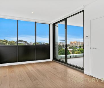 Newish One Bedroom Apartment with City Views - Photo 1