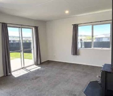 Beautifully Renovated Three-Bedroom Home in Western Heights - Photo 2