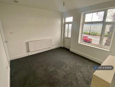 3 bedroom end of terrace house to rent - Photo 4