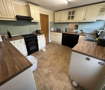 3 bedroom detached bungalow to rent - Photo 6