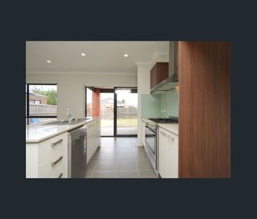 4 Bedroom Family House! - Photo 4