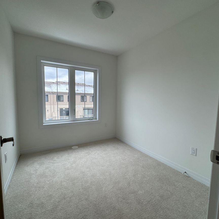 For Lease - 5 Lilac Lane, Thorold, Ontario - Photo 1