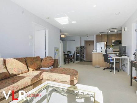 Condo in Port Moody, BC - Photo 3