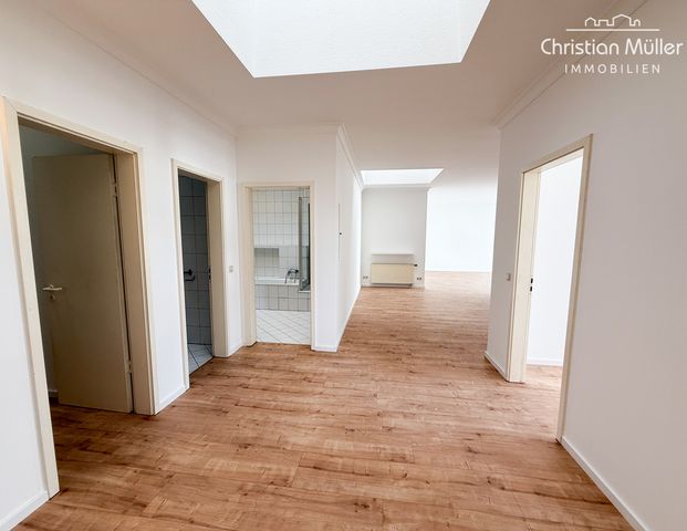 Zur Miete: Helle 3,5-Zimmer-Wohnung mit großzügigem Balkon in Freiburg-Hochdorf - Photo 1