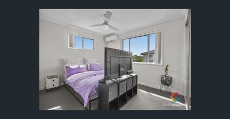 Comfortable Living with a Flexible Floor Plan - Photo 4
