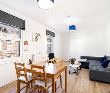 A modern two bedroom apartment located close to Queenstown Road Sta... - Photo 6