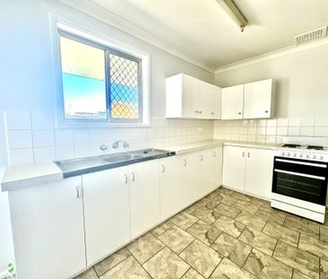 SOUTH TAMWORTH - Tidy One Bedroom Unit - Photo 1