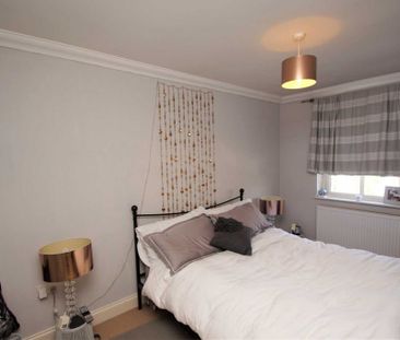 2 bed First Floor Flat for rent - Photo 2