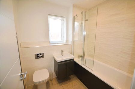 4 bedroom semi-detached house to rent - Photo 5