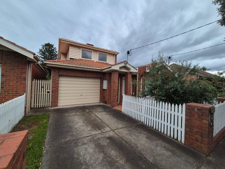 2/22 Summerhill Road, Footscray VIC 3011 - Photo 2