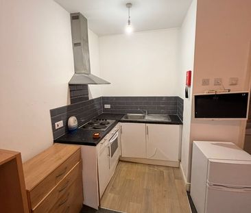 Studio Flat, Green Lane, IG3 - Photo 3