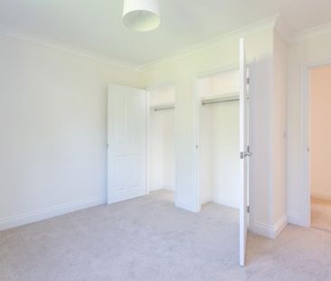 4 bedroom detached house to rent - Photo 2