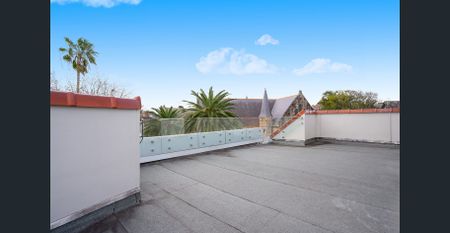 Chic Art Deco apartment in boutique park side block - Photo 3