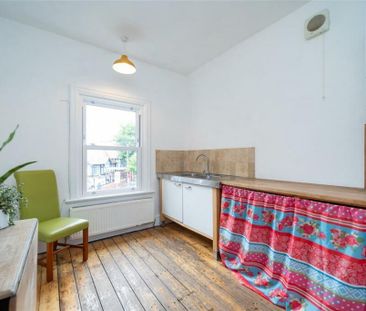 4 bedroom semi-detached house to rent - Photo 6
