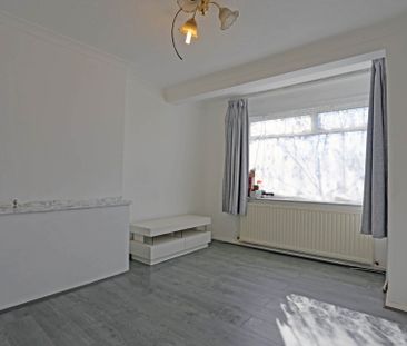 Price £2,200 pcm - Available Now - Part Furnished - Photo 1