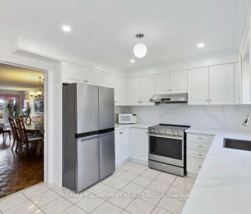 Detached Home For Lease | W9251835 - Photo 2